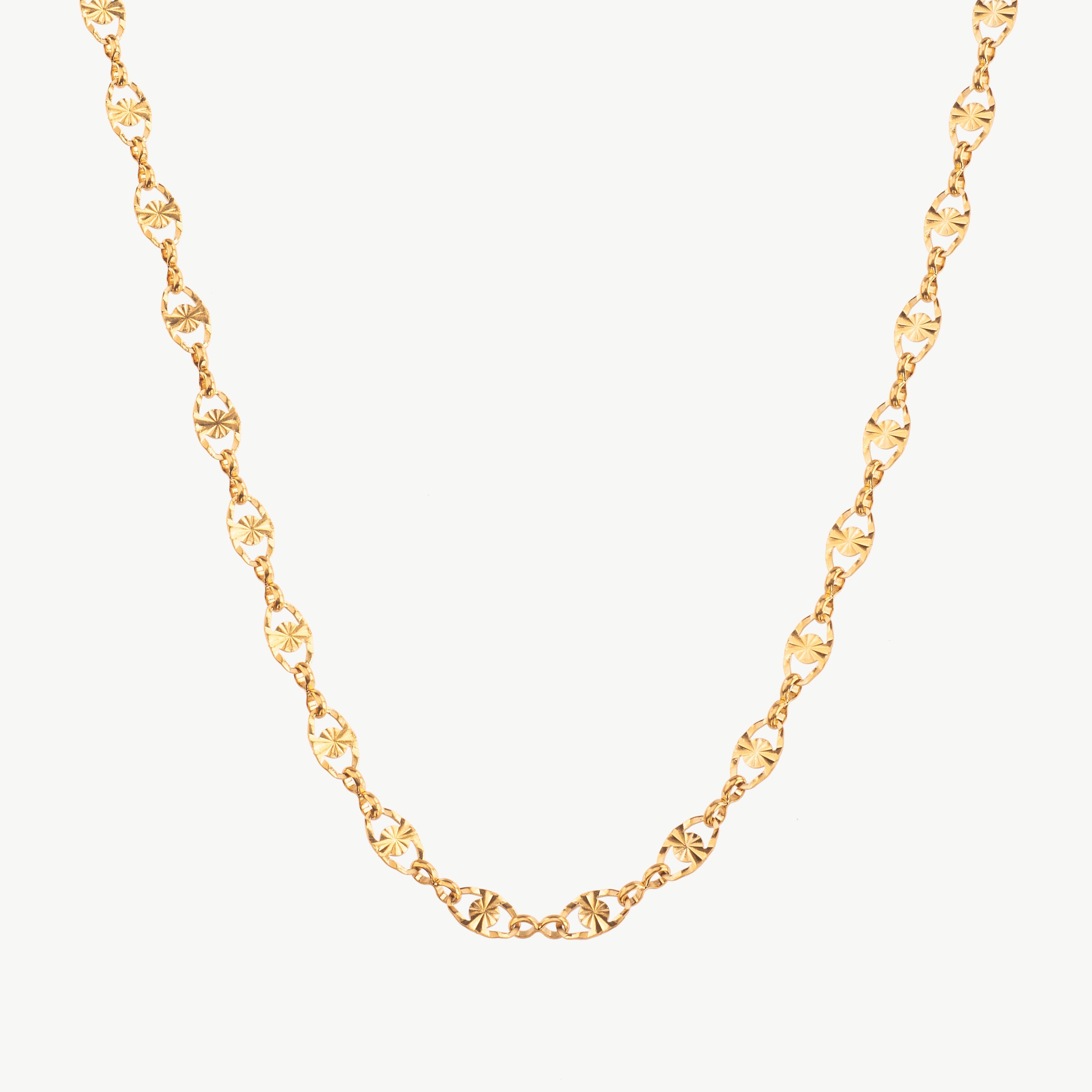 chain link necklace in gold with interlocking polished links, bold structured chain necklace for women with clean modern finish
