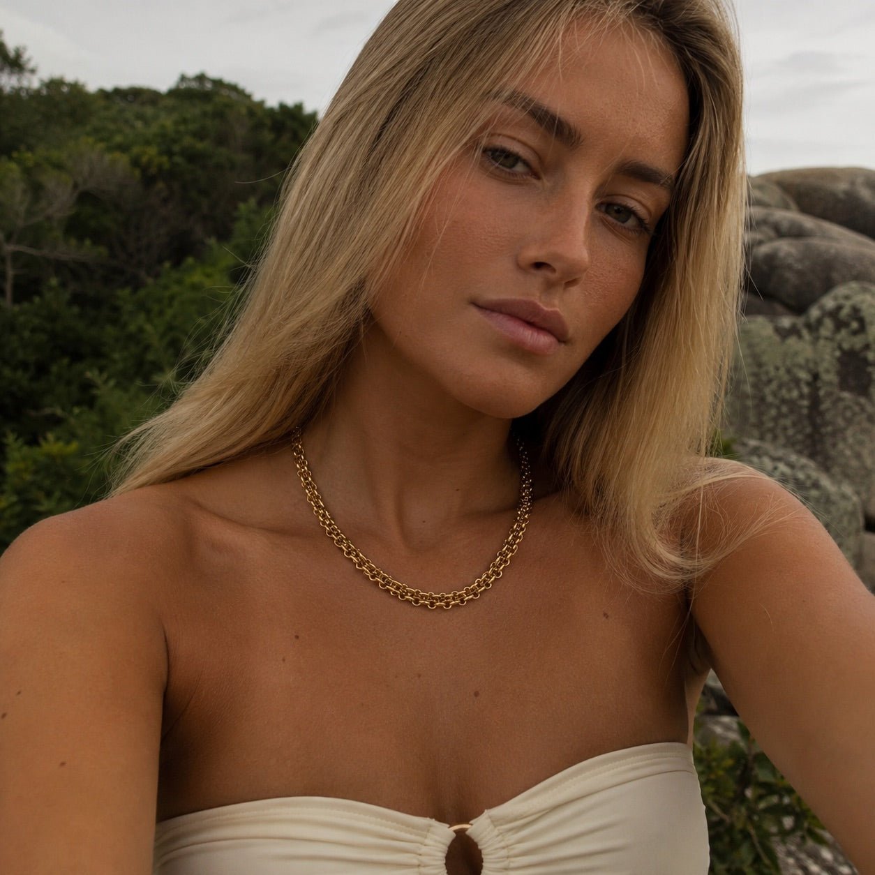 chunky gold choker necklace with bold chain links