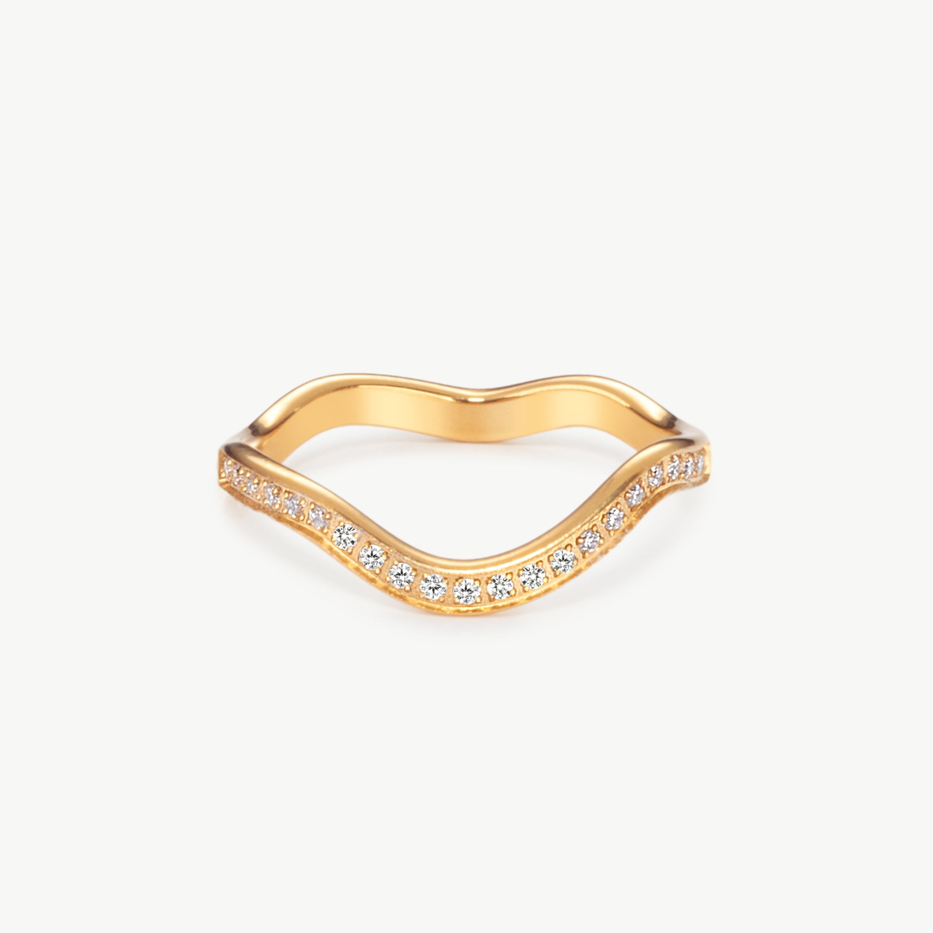 curved band in gold with flowing wave shape, gold wave band ring with polished finish and ocean wave ring inspired design