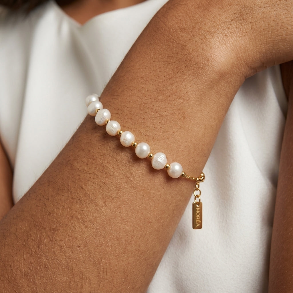 gold and pearl bracelet for women featuring lustrous freshwater pearls and a minimalist gold chain for timeless feminine jewelry 