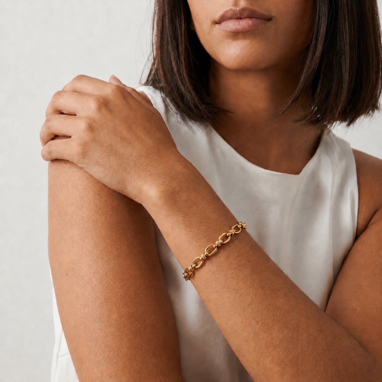 women's gold link bracelet with oval chain details